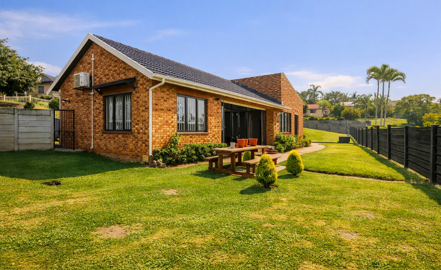 5 Bedroom House for Sale in Leisure Bay in Leisure Bay
