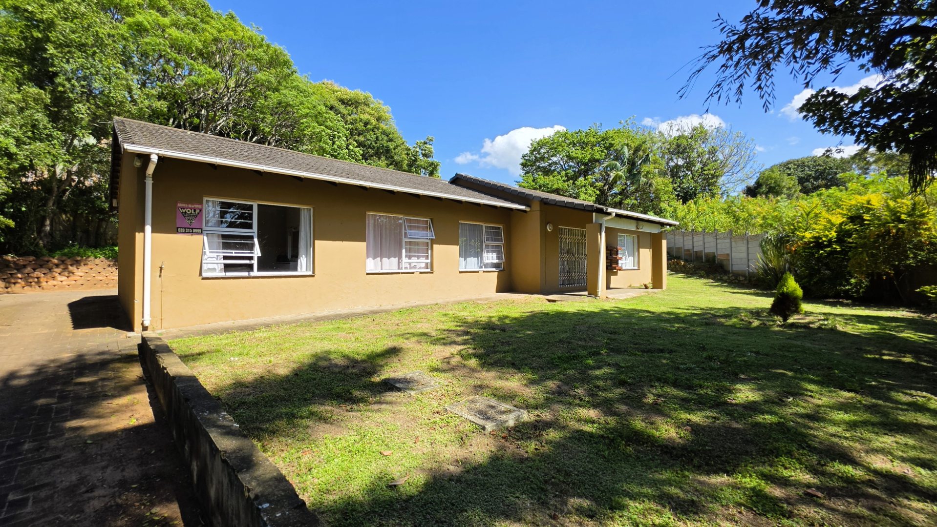 3 Bedroom House for Sale in Uvongo in Uvongo