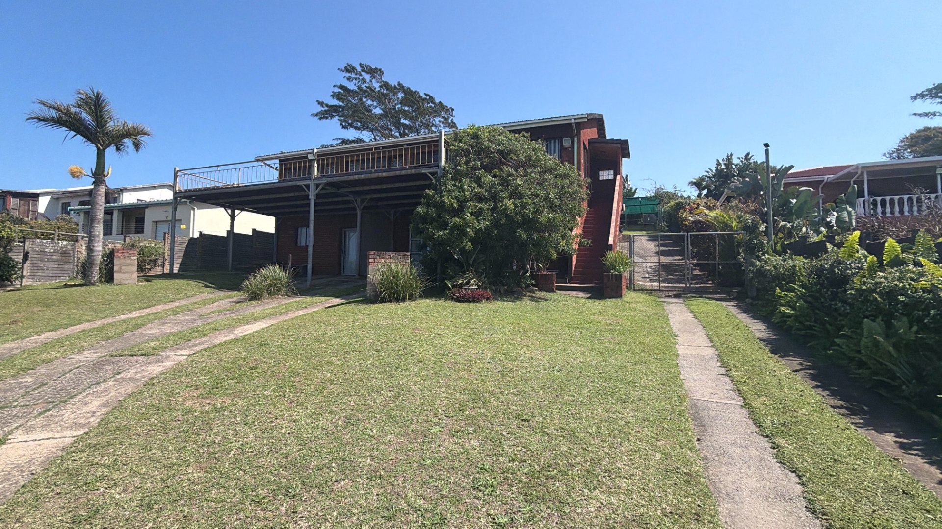 6 Bedroom House for Sale in Hibberdene in Hibberdene