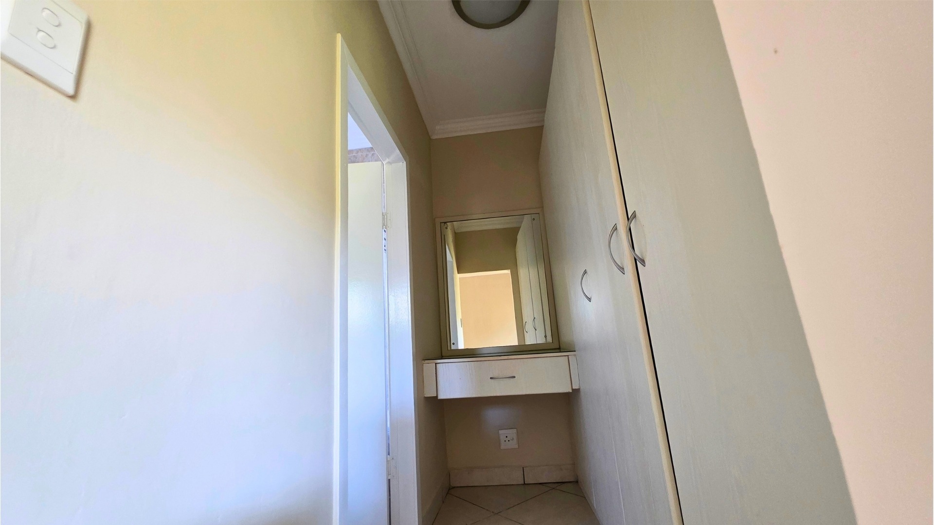 Walk-in Closet 2b flat