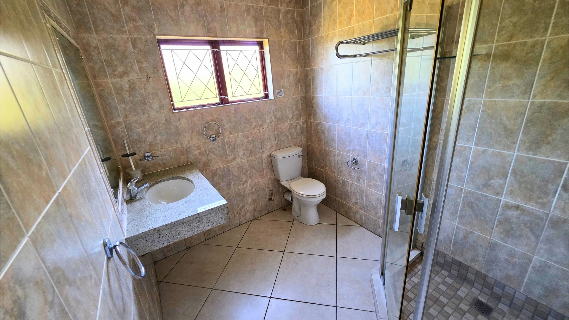 Bathroom 2 - 2b flat