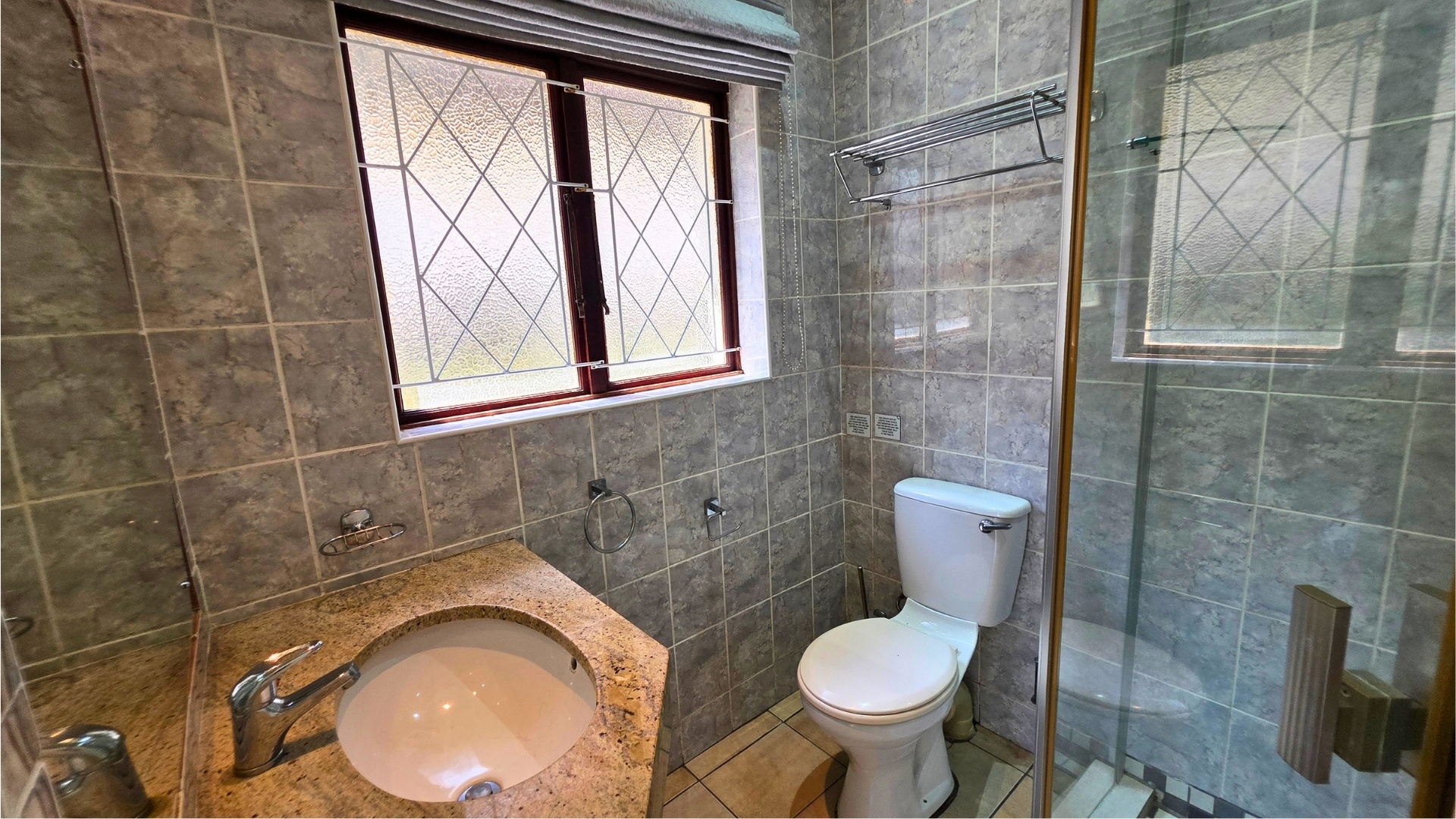 Bathroom - 1b flat