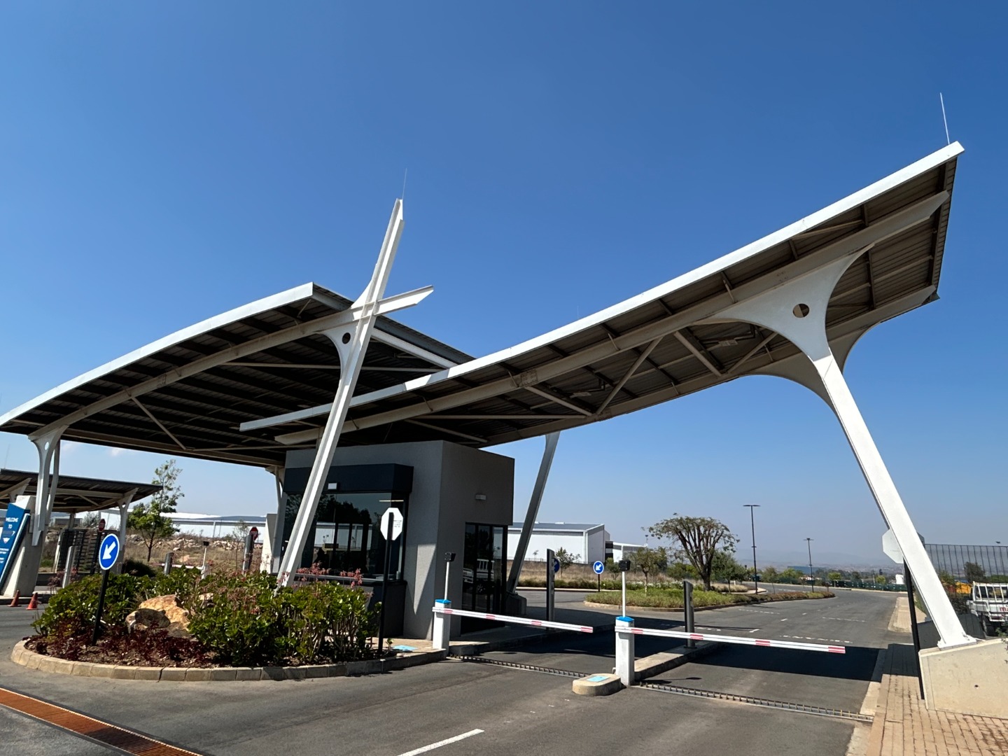 Airport Park Warehouse To Rent
