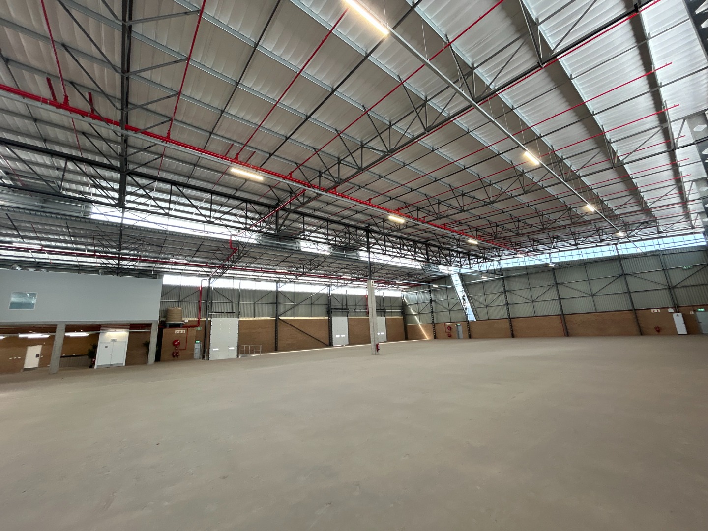 Airport Park Warehouse To Rent