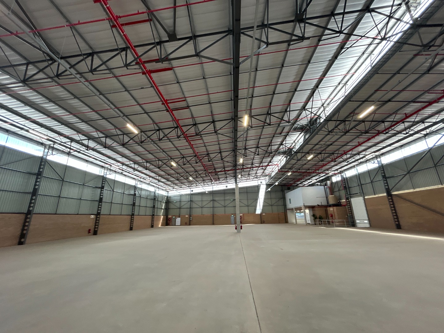 Airport Park Warehouse To Rent