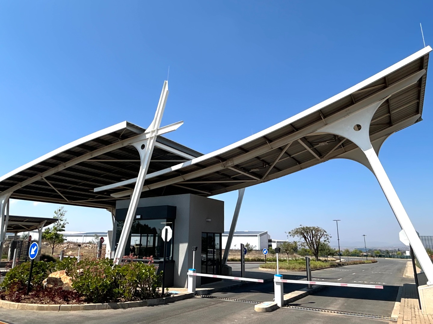 Airport Park Warehouse To Rent