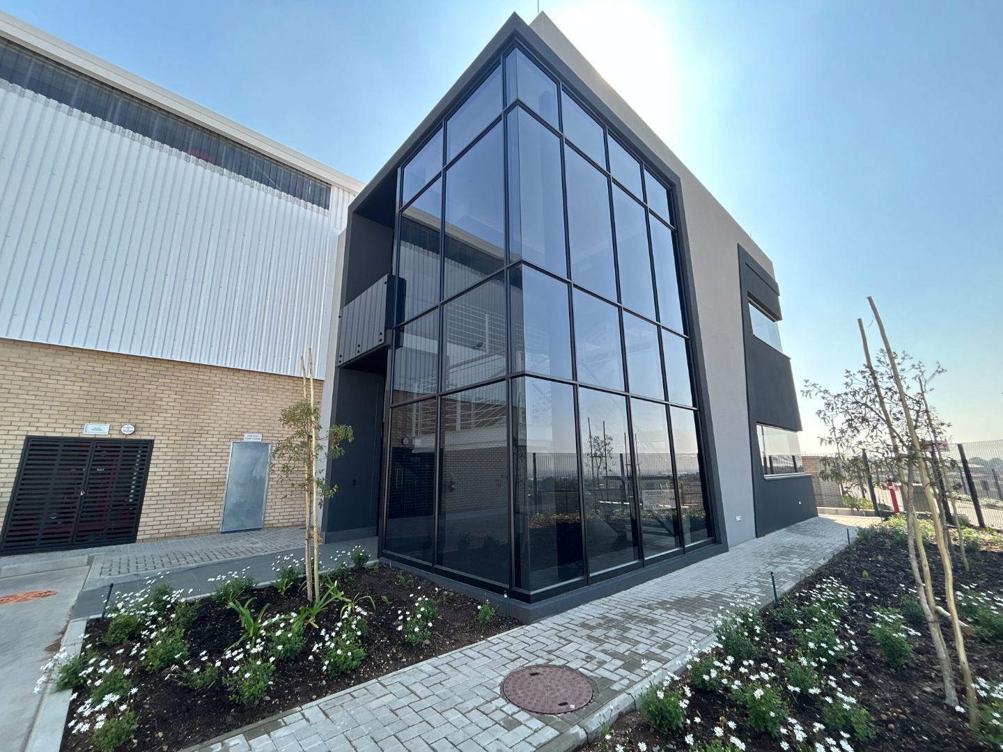 Airport Park Warehouse To Rent