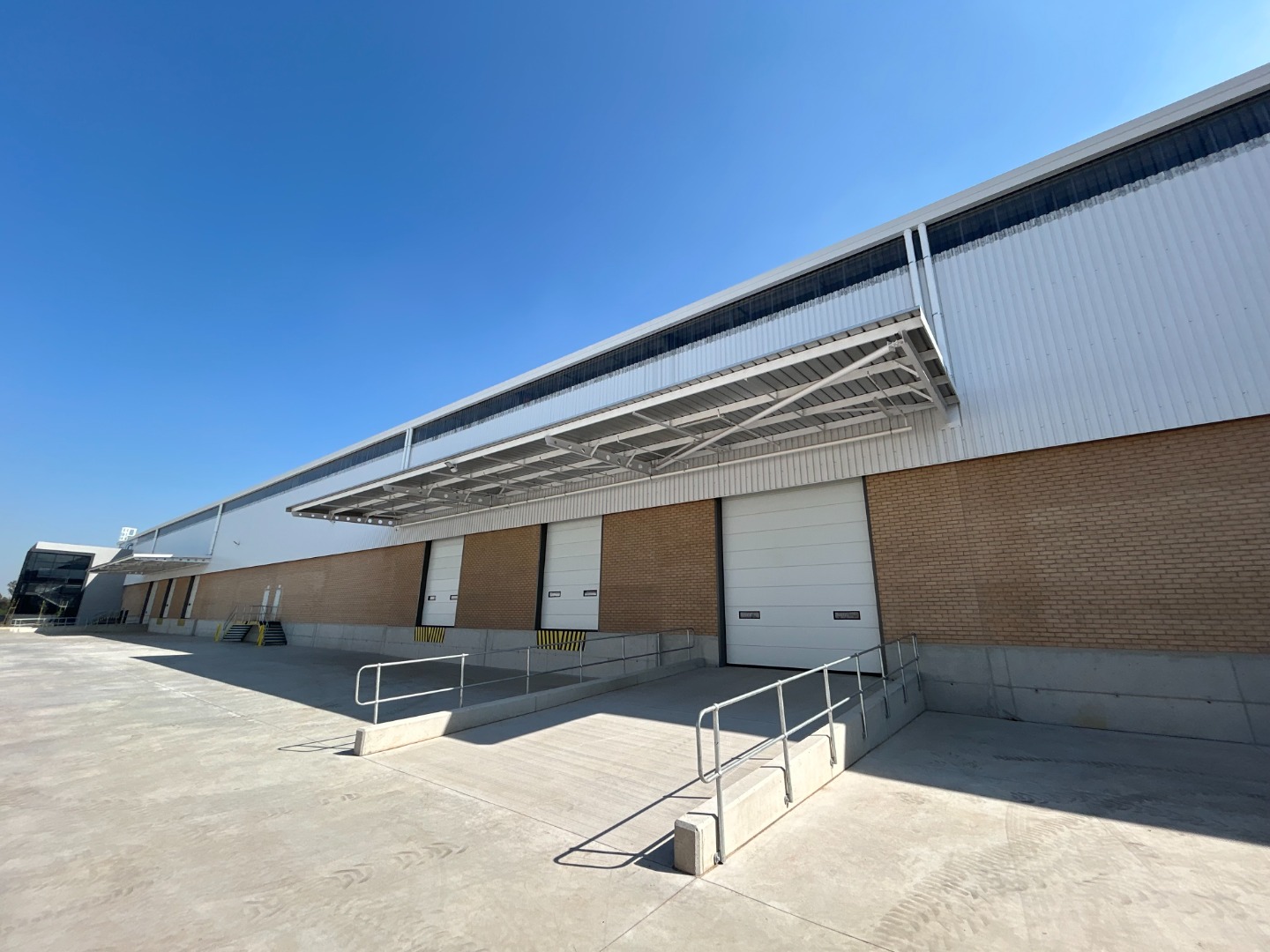Airport Park Warehouse To Rent