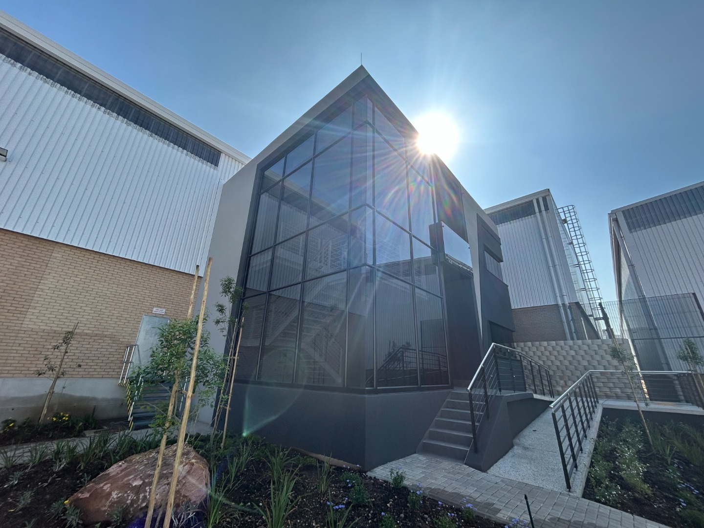Airport Park Warehouse To Rent