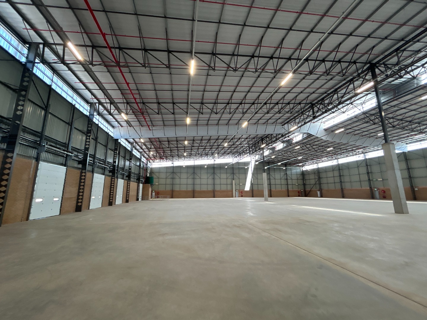 Airport Park Warehouse To Rent
