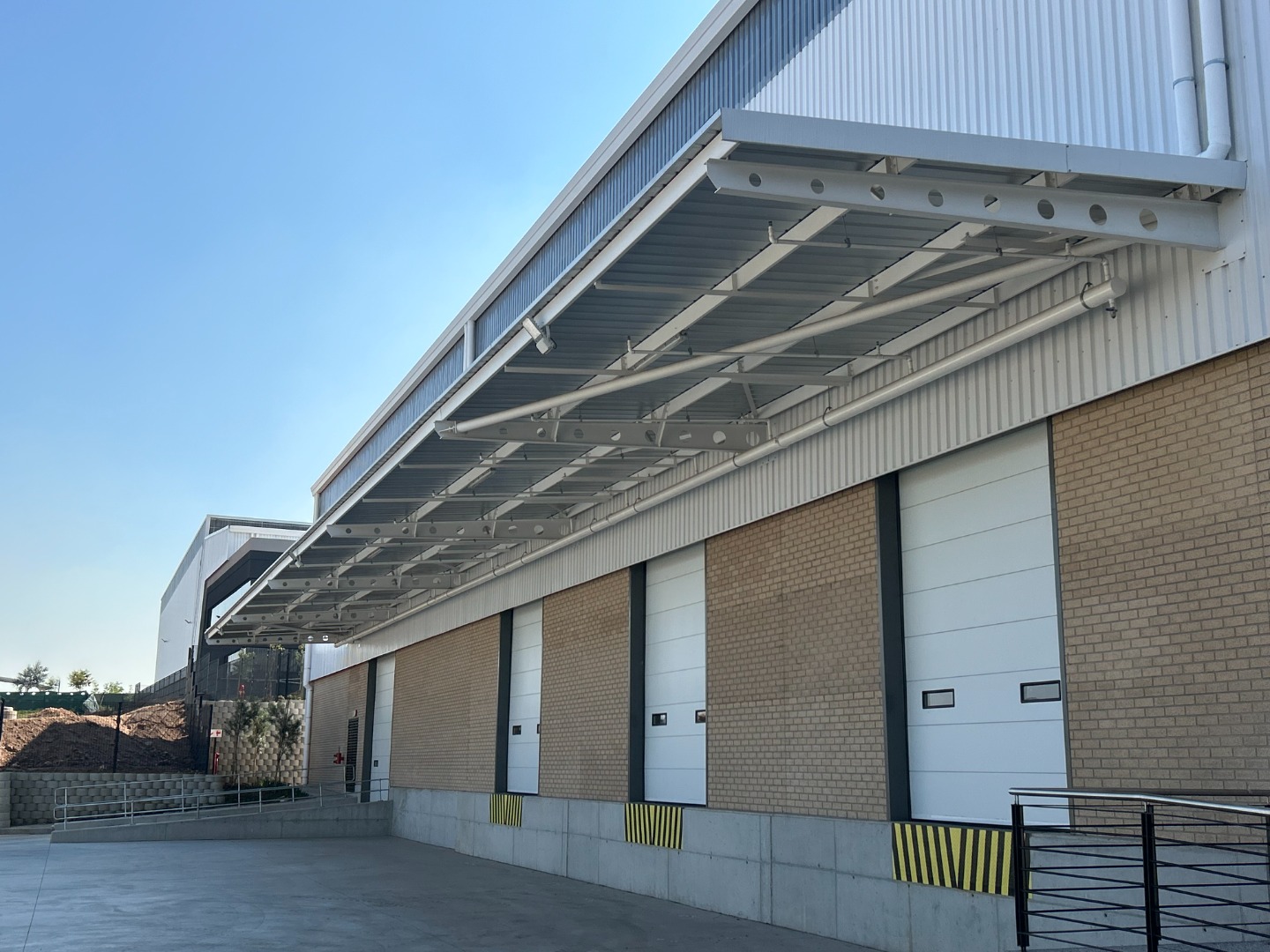 Airport Park Warehouse To Rent