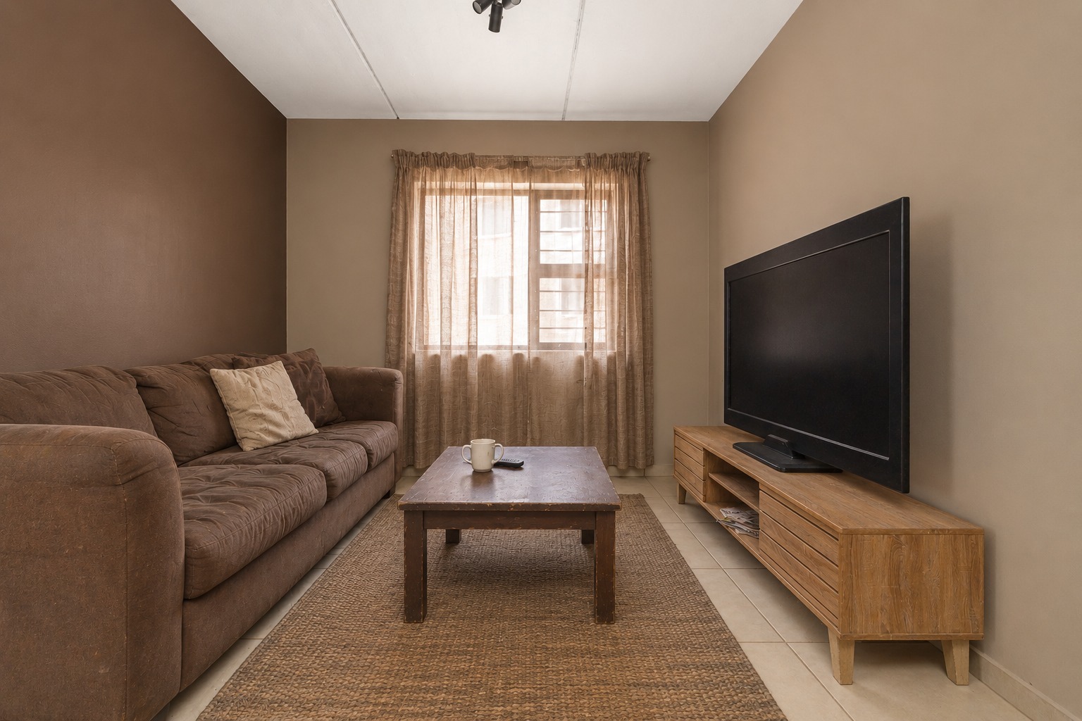 TWO BEDROOM MODERN TOWNHOUSE | PREPAID ELECTRICITY | COMMUNAL SPORTS FIELD | COMMUNAL CLUBHOUSE | BUGLAR BARS