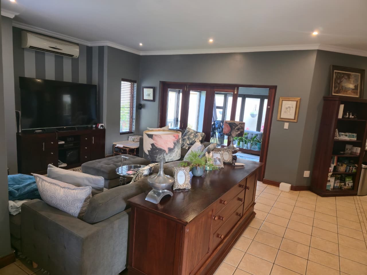 Lounge to entertainment area