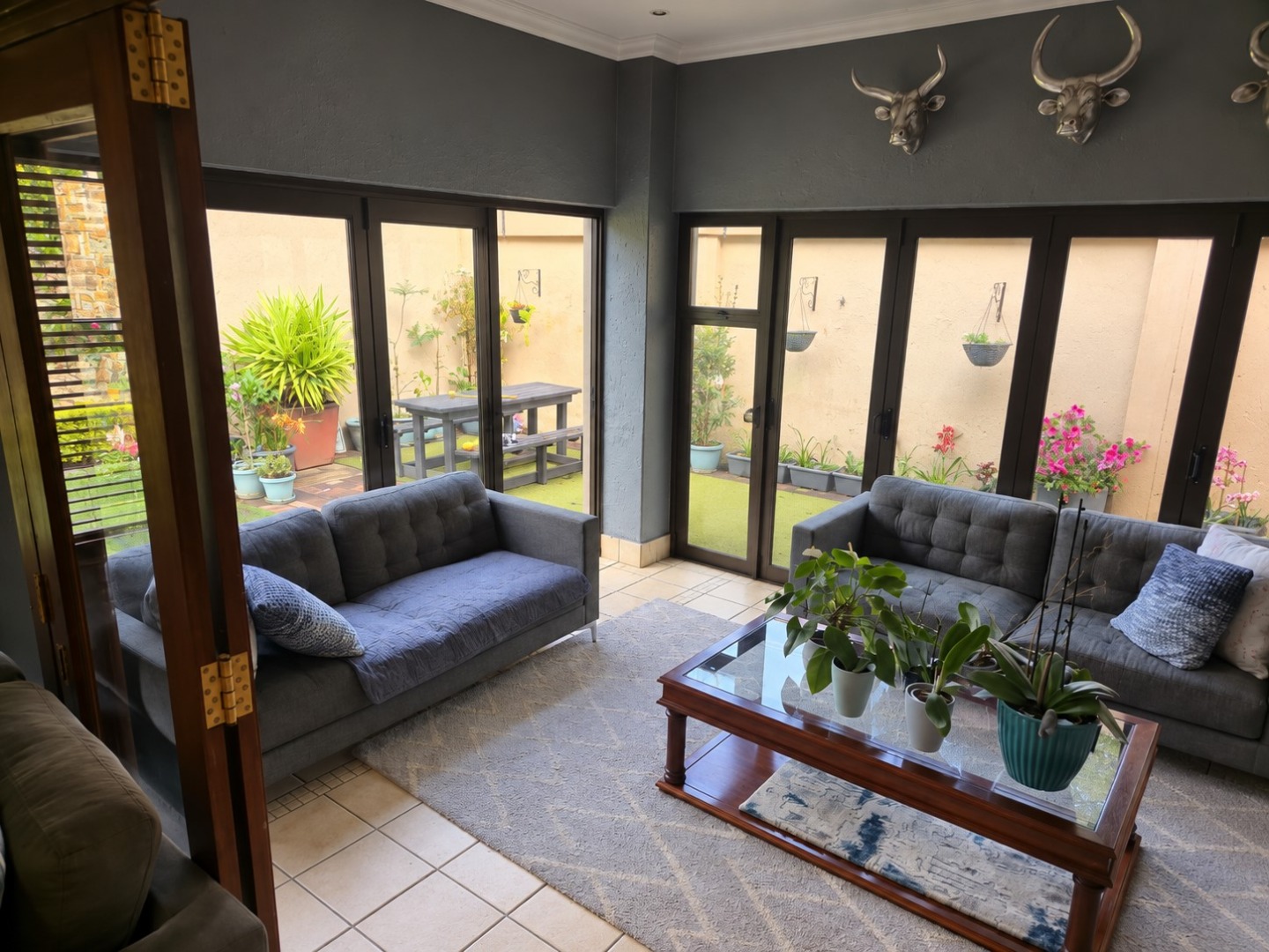 Entertainment area to garden