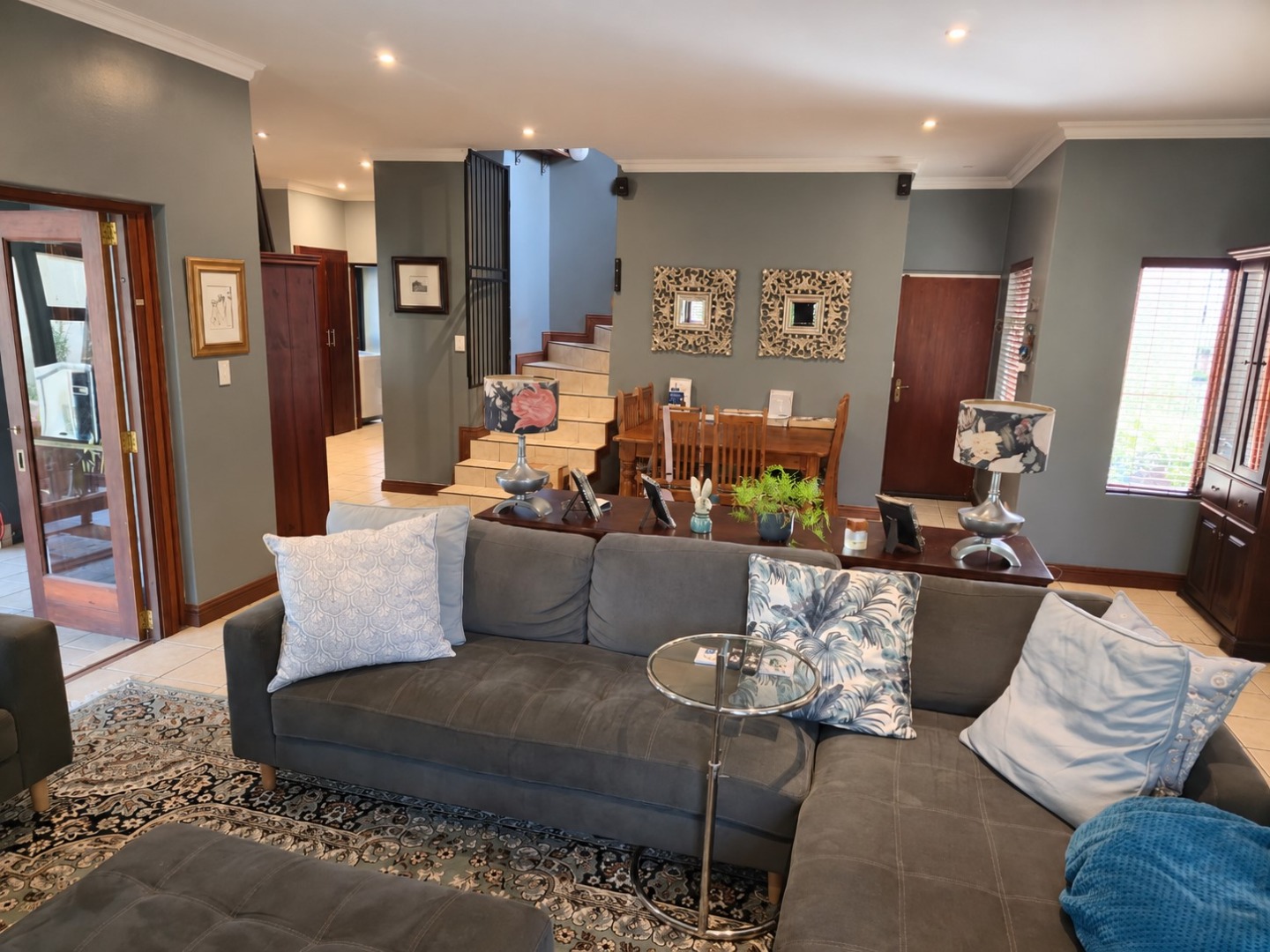 Dining Lounge Area
