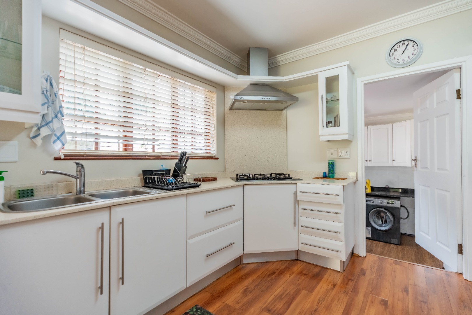 4 Bedroom House For Sale in Kloof by REMAX