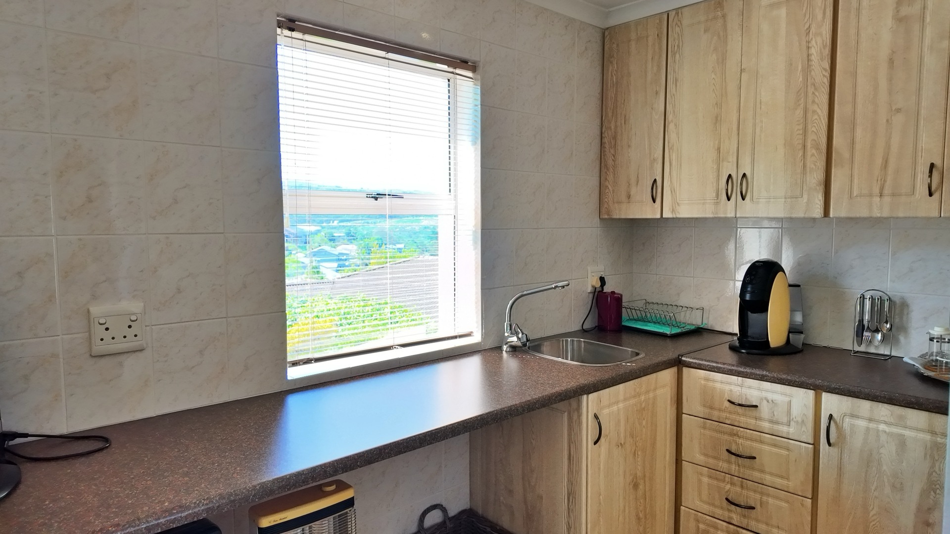 Mainbed kitchenette