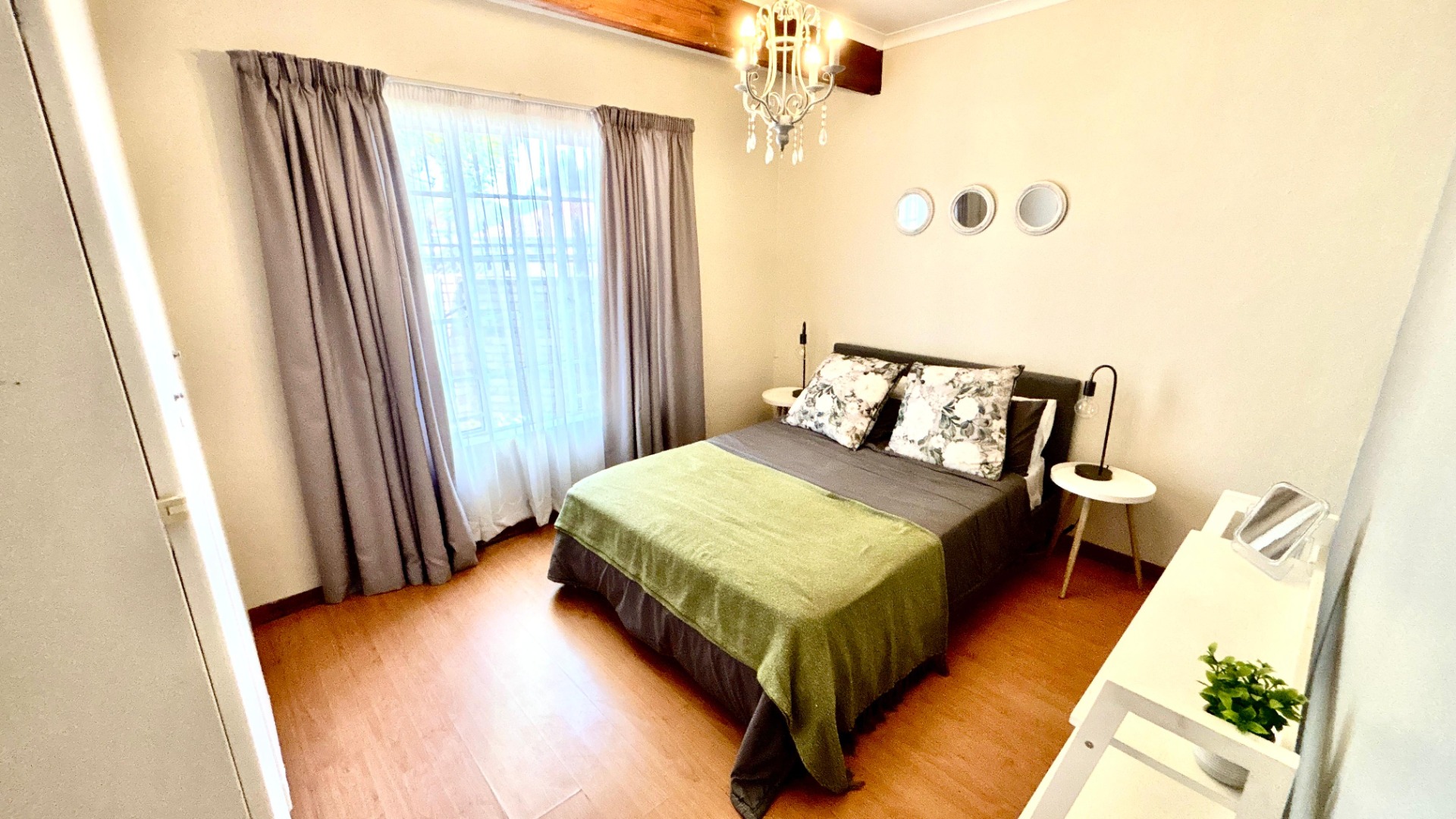 2nd bedroom