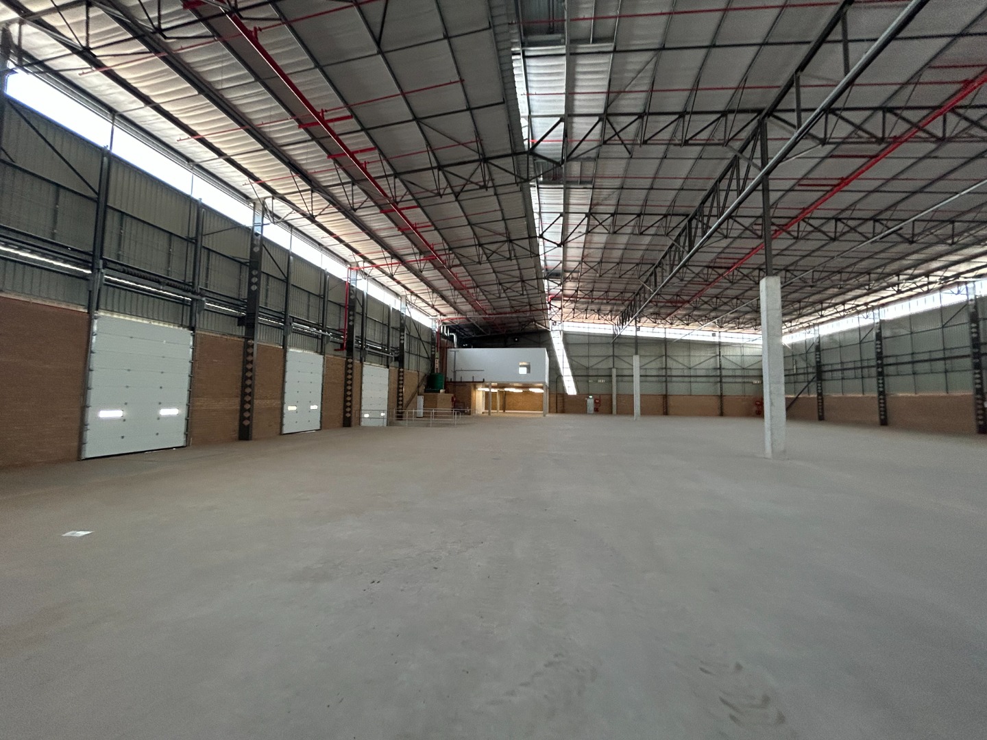 Airport Park Warehouse To Rent