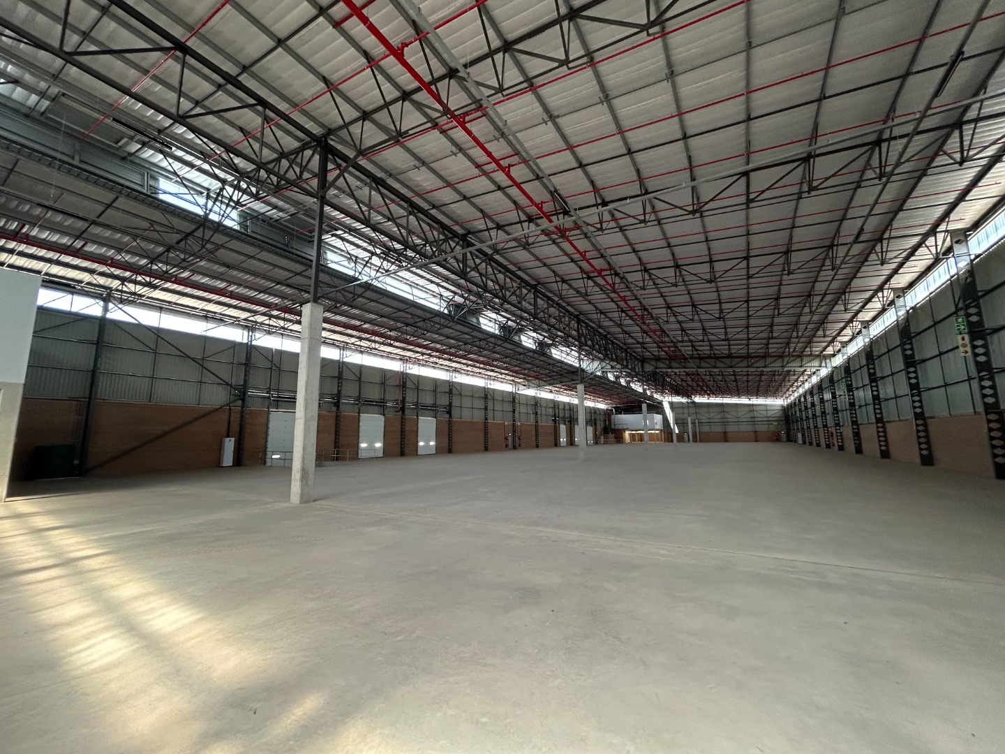 Airport Park Warehouse To Rent