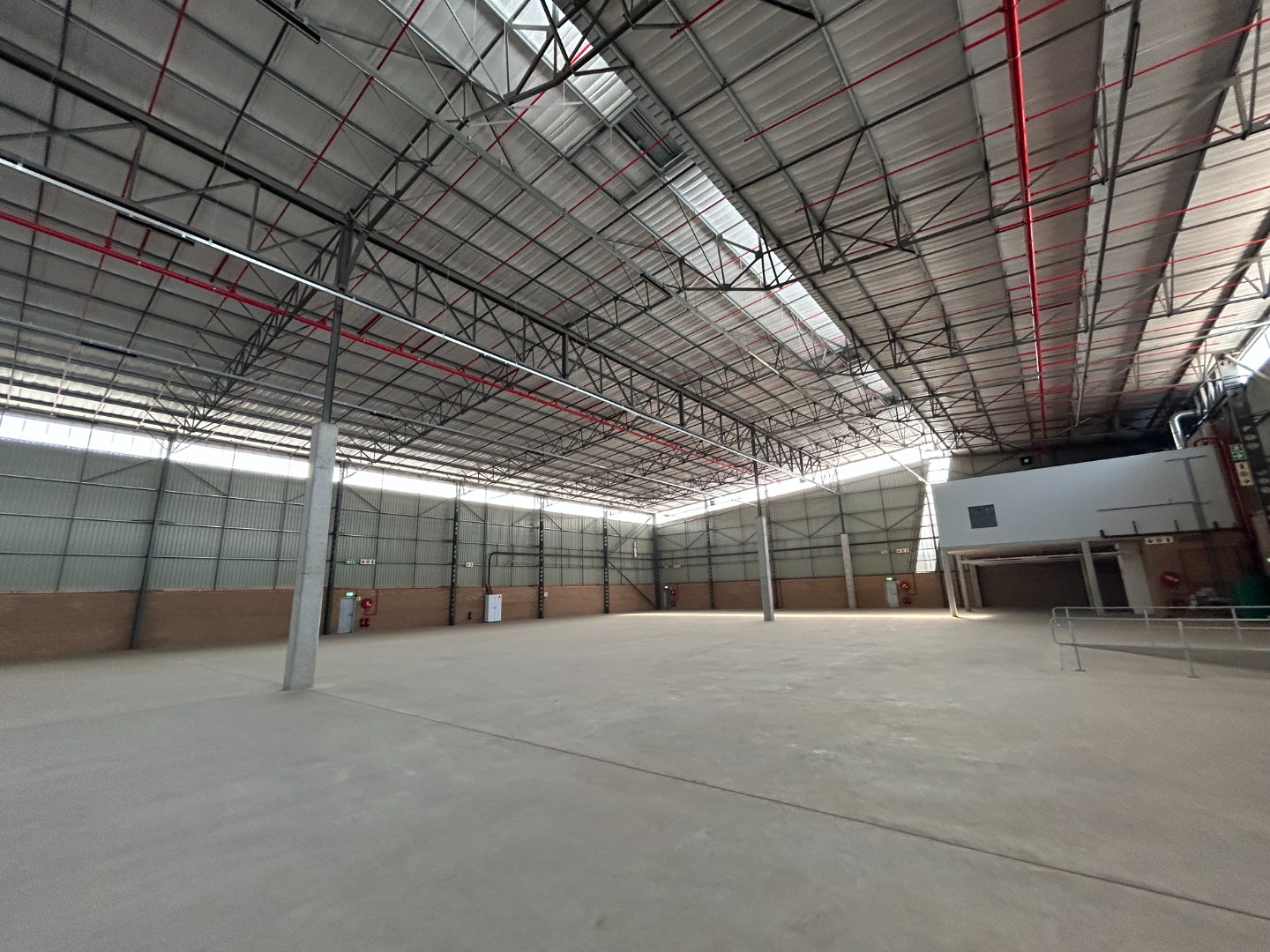Airport Park Warehouse To Rent