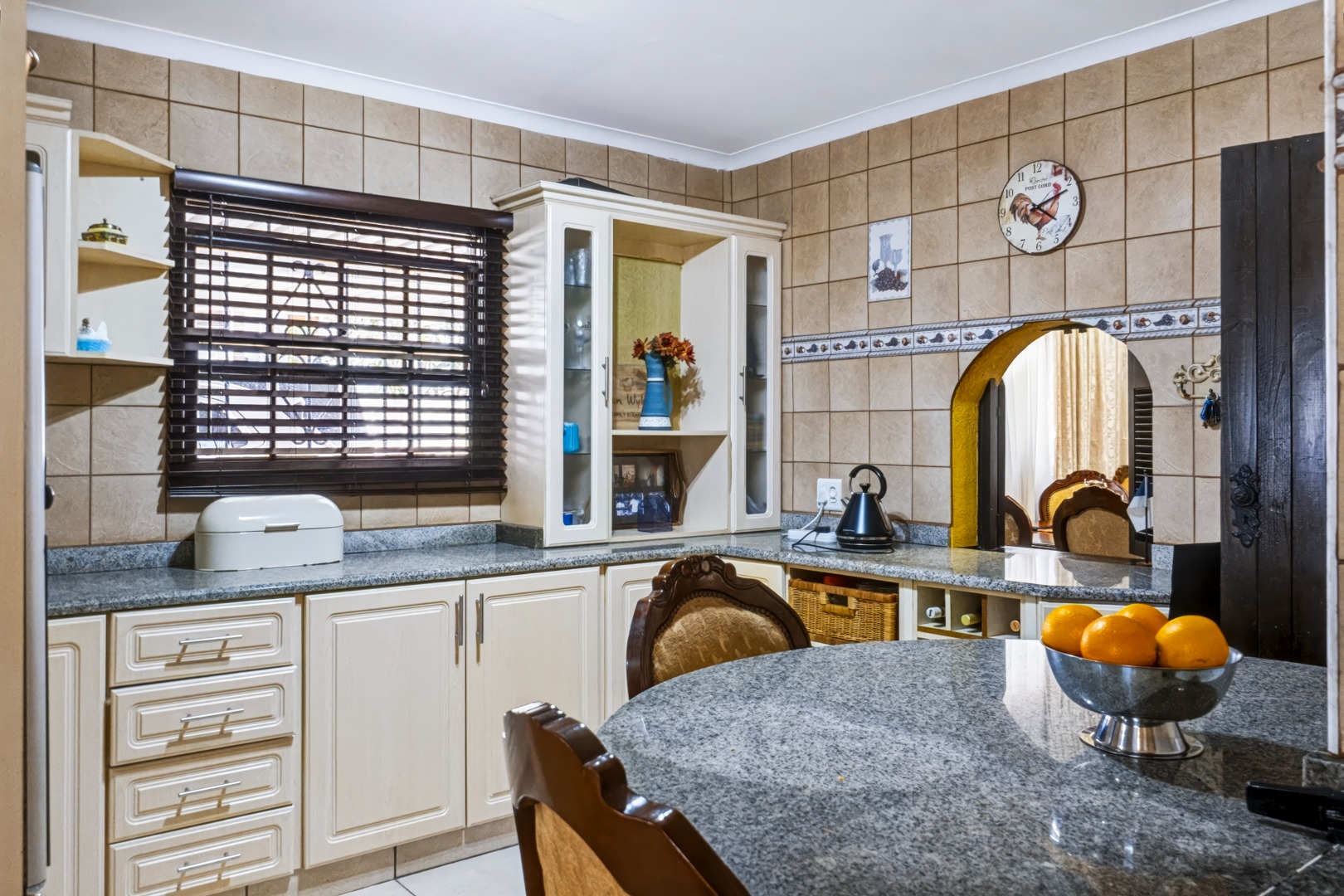 Kitchen-breakfast nook