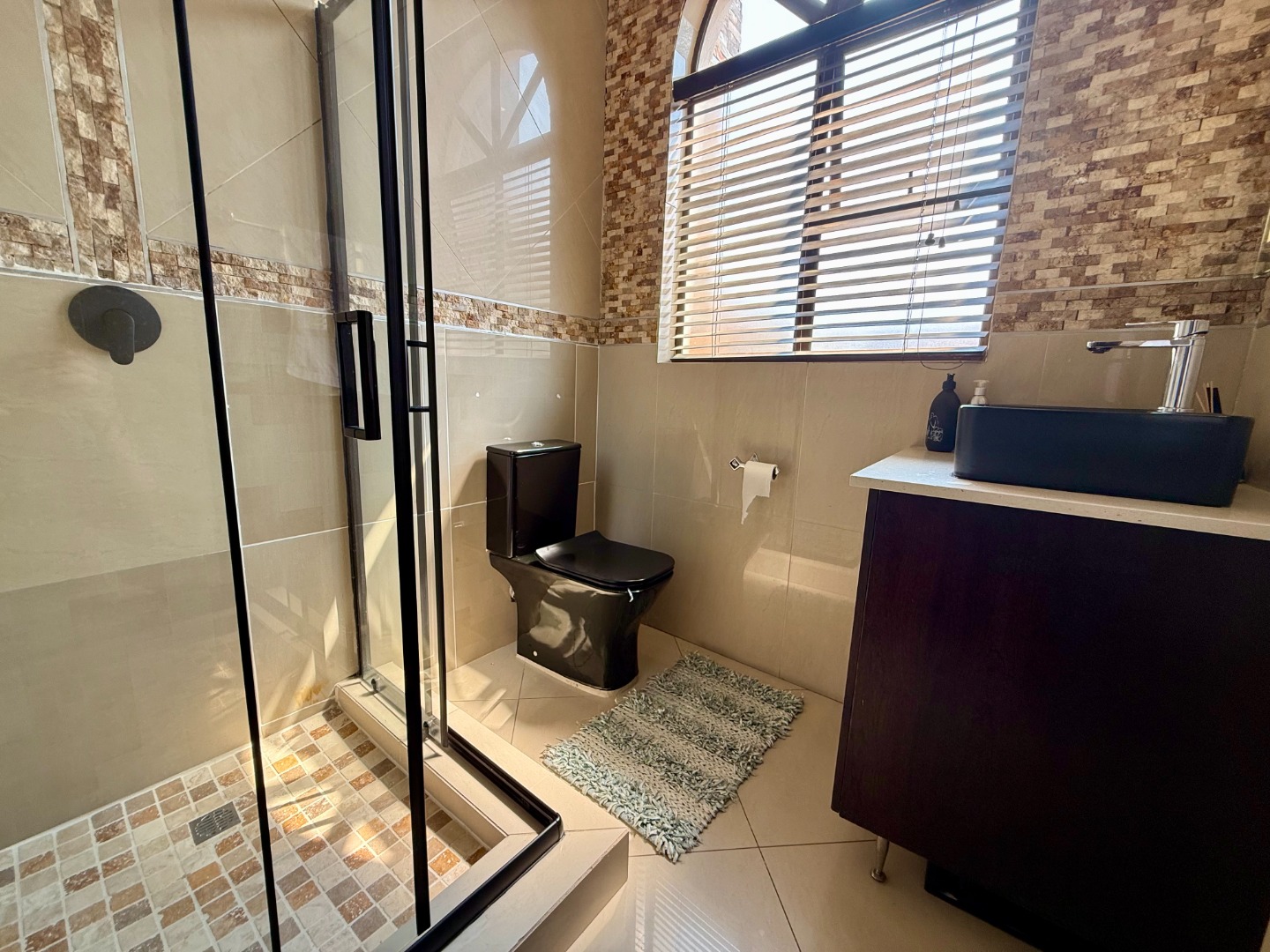 En-suite bathroom
