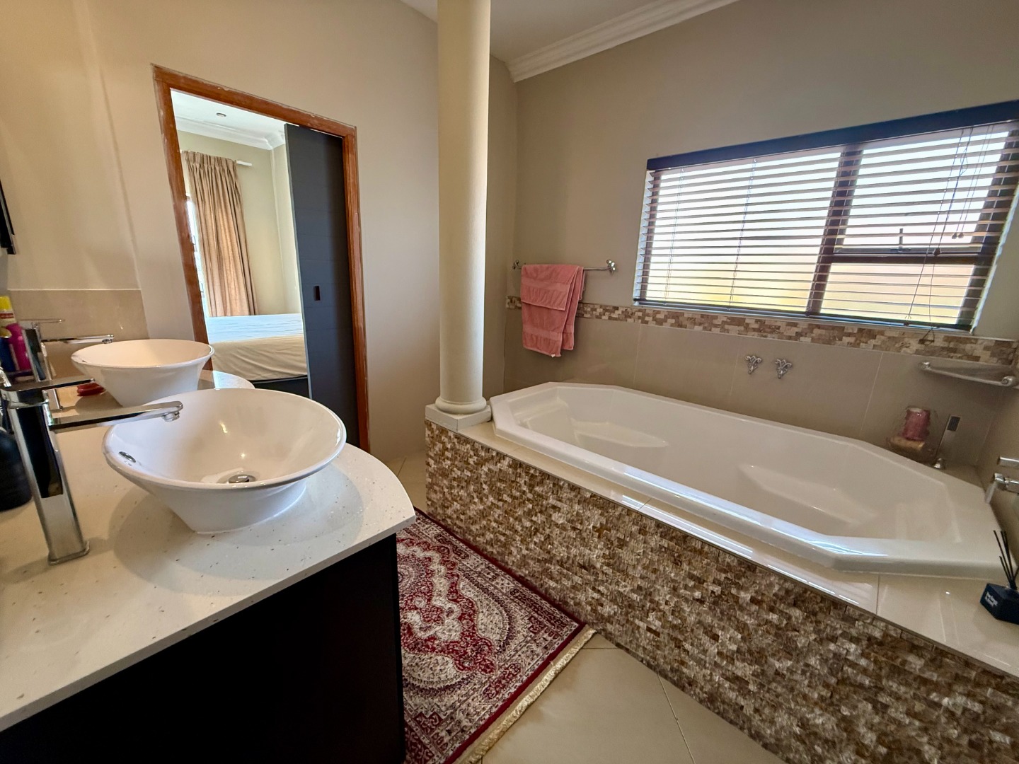 Main En-suite