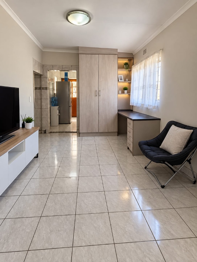 1 BEDROOM FLATLET