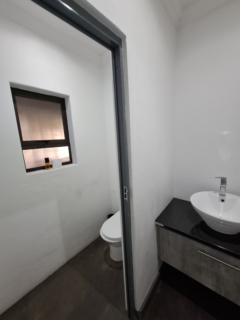 Toilet 1