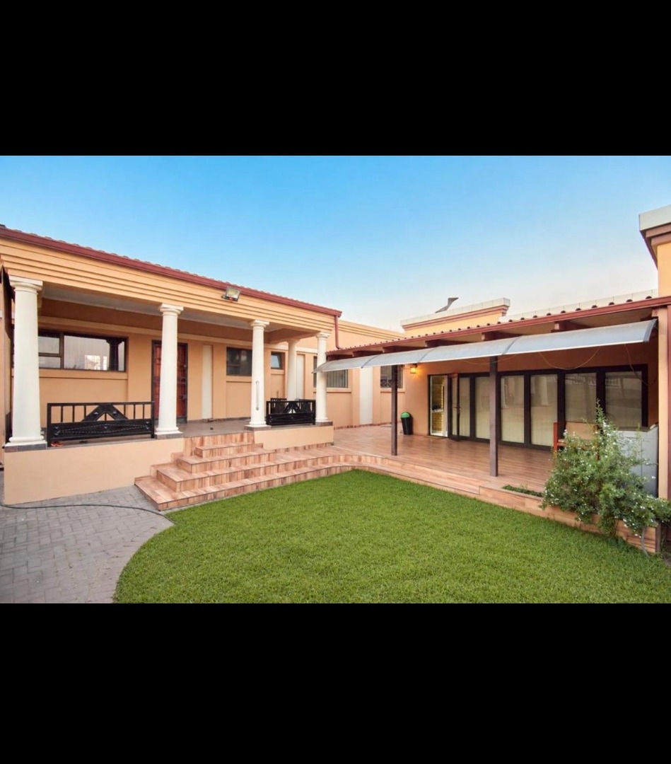 4 Bedroom Family House in Raceview | Separate Renovated and Modern Cottage | Plenty of Entertainment Areas