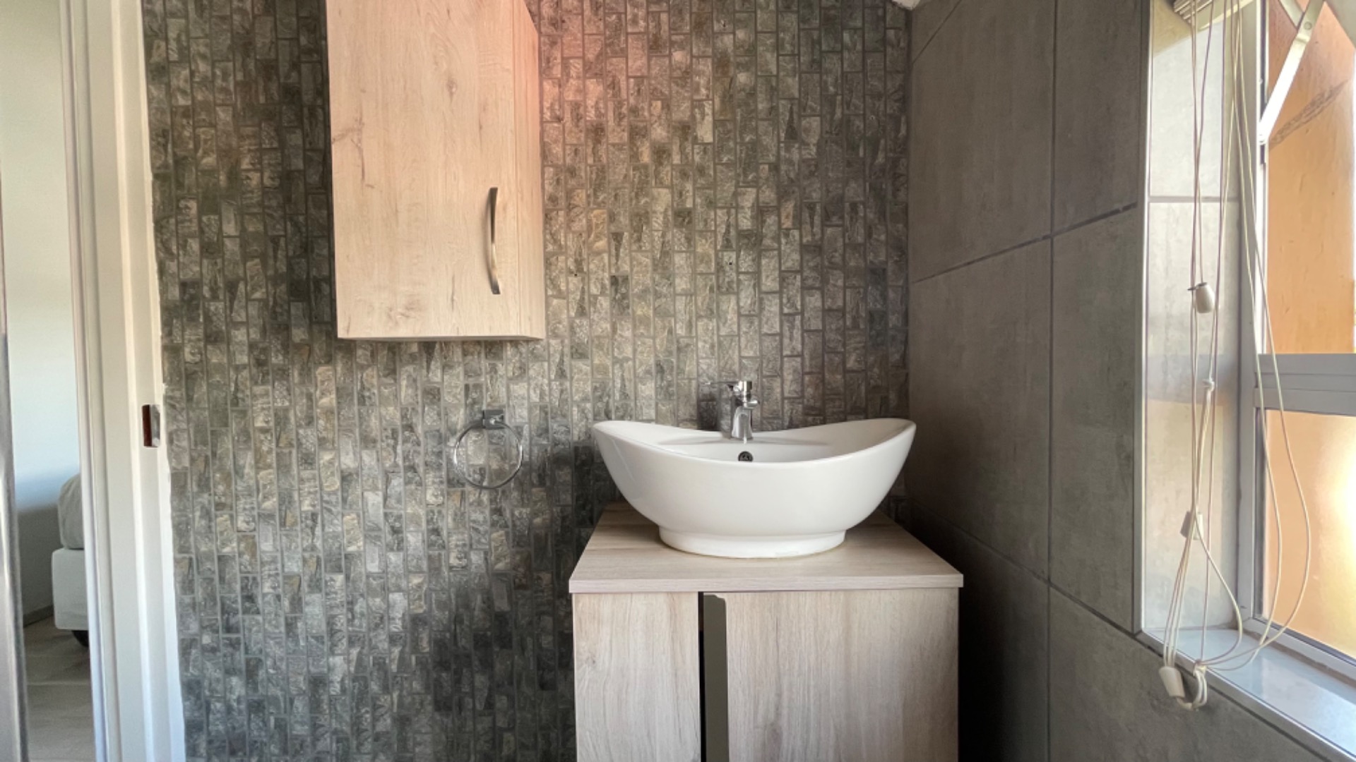 MAIN ENSUITE