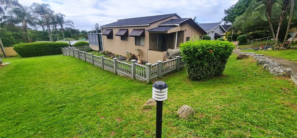 2 Bedroom Townhouse for Sale in Hibberdene in Hibberdene