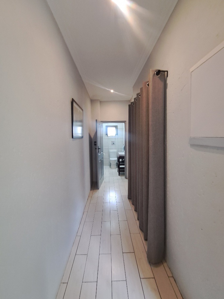 the passage to the main bedroom