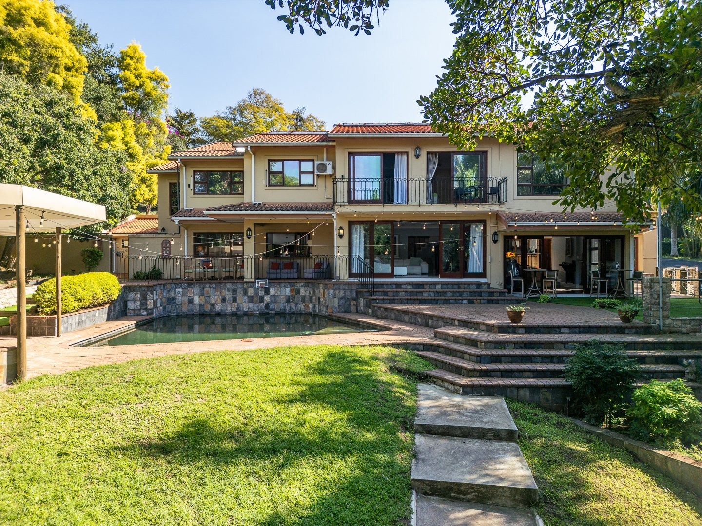 6 Bedroom House for Sale in Cowies Hill in Cowies Hill